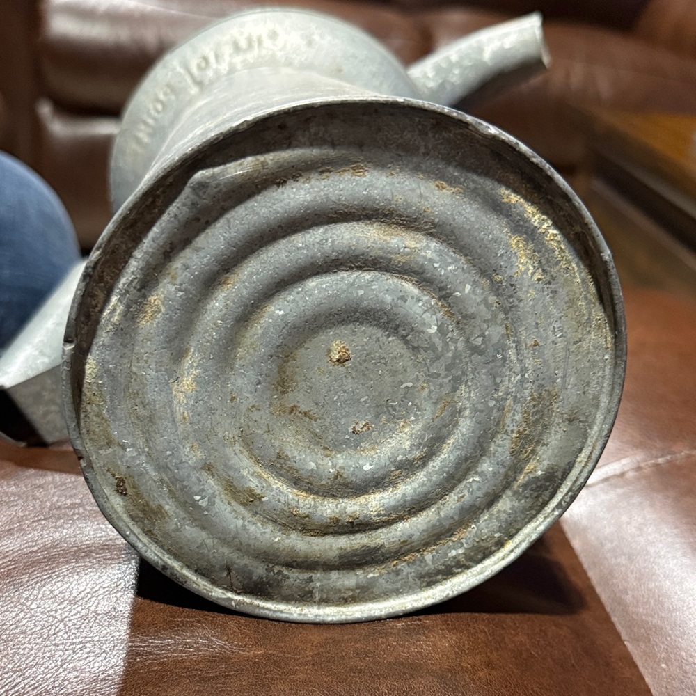 Vintage Metal Oil Can - Picture 10 of 11